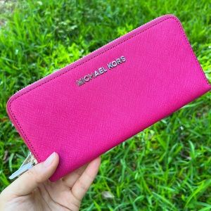 Brand New Michael Kors MK Jet Set Continental Zip-Around Leather Wallet pink